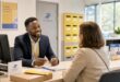 Découvrez les étapes clés pour rejoindre le Groupe La Poste, conseils pour postuler et tout ce qu'il faut savoir pour intégrer cette entreprise incontournable en France.