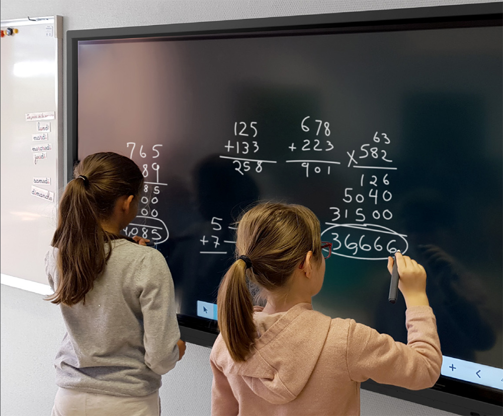 écran tactile à l'école